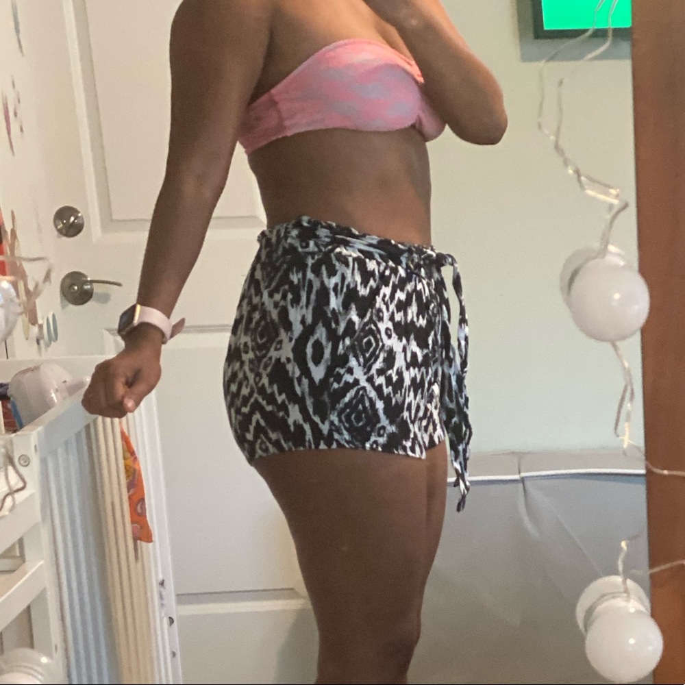 Short - Picture 2 of 4